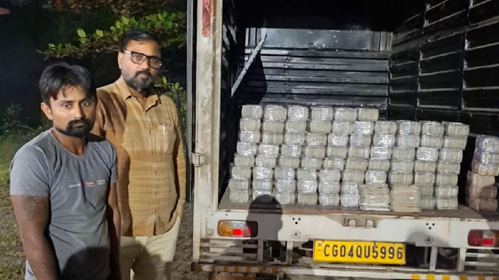 CG Crime : पिकअप के गुप्त चैंबर से मिले 4 करोड़ रुपये, रायपुर से नागपुर के रास्ते ले जा रहे थे नकदी, दो हिरासत में