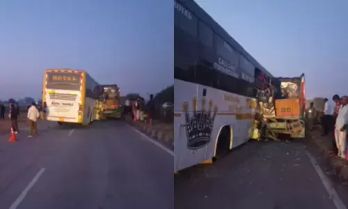 CG Accident : खड़ी ट्रक से टकराई यात्रियों से भरी बस, 3 की मौत, 10 घायल, सुबह हुआ हादसा CG Accident : खड़ी ट्रक से टकराई यात्रियों से भरी बस, 3 की मौत, 10 घायल, सुबह हुआ हादसा