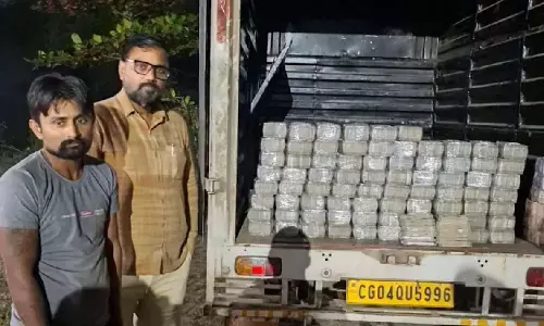 CG Crime : पिकअप के गुप्त चैंबर से मिले 4 करोड़ रुपये, रायपुर से नागपुर के रास्ते ले जा रहे थे नकदी, दो हिरासत में CG Crime : पिकअप के गुप्त चैंबर से मिले 4 करोड़ रुपये, रायपुर से नागपुर के रास्ते ले जा रहे थे नकदी, दो हिरासत में