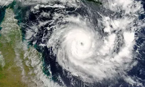 Arnab Cyclone Alert : चक्रवात ‘अर्नब’ के खतरे के बीच छत्तीसगढ़ अलर्ट, दंतेवाड़ा के स्कूलों में 27 अक्टूबर को छुट्टी Arnab Cyclone Alert : चक्रवात ‘अर्नब’ के खतरे के बीच छत्तीसगढ़ अलर्ट, दंतेवाड़ा के स्कूलों में 27 अक्टूबर को छुट्टी