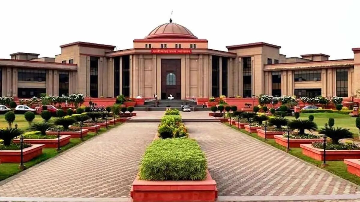CGPSC की लापरवाही पर हाईकोर्ट सख्त : 50 हजार का लगाया जुर्माना, अभ्यर्थी की उत्तरपुस्तिका से गायब थे 4 पन्ने