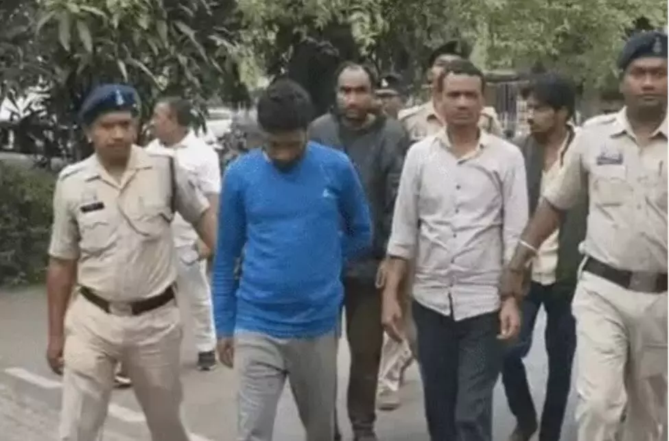 43298-278b25be-cbbc-4ecf-b935-8a32cebab50c Ration Shop Theft GPS Tracker: राशन चोरों को पकड़ने के लिए पुलिस ने शक्कर की बोरी में छिपा दिया GPS ट्रैकर, 5 गिरफ्तार