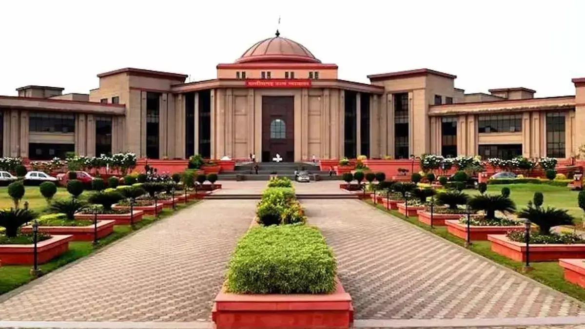 CGPSC की लापरवाही पर हाईकोर्ट सख्त : 50 हजार का लगाया जुर्माना, अभ्यर्थी की उत्तरपुस्तिका से गायब थे 4 पन्ने