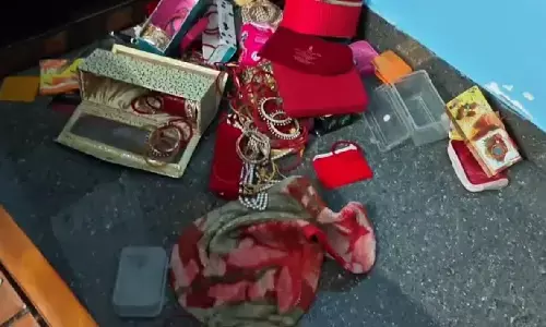 Jharkhand Crime : सब-इंस्पेक्टर के बंद घर से 20 लाख से ज्यादा की चोरी, CCTV में कैद हुए संदिग्ध