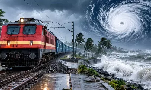 Train Update: चक्रवात ‘अर्नब’ का रेलवे पर असर, 5 ट्रेनें रद्द और 2 का बदला रूट