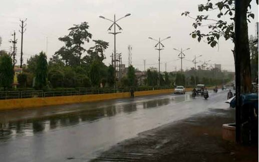 Cyclone Arnab landfall update: आंध्र प्रदेश से टकराने के बाद छत्तीसगढ़ समेत 9 राज्यों में भारी बारिश का अलर्ट, स्कूल बंद और ट्रेनें रद्द
