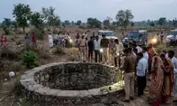 MP News : दो बहनों समेत 6 की मौत, छोटी बहन की मौत के बाद बड़ी बहन ने भी बच्चों संग कुएं में लगाई छलांग MP News : दो बहनों समेत 6 की मौत, छोटी बहन की मौत के बाद बड़ी बहन ने भी बच्चों संग कुएं में लगाई छलांग