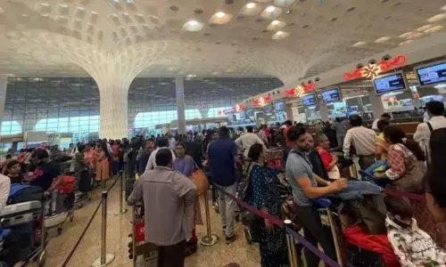 Mumbai Airport Server Outage: 327 से ज्यादा उड़ानें प्रभावित, यात्रियों की बढ़ी परेशानी