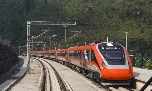 Vande Bharat Train: त्यौहार से पहले रेल यात्रियों को तोहफा, यहां से शुरू हो रही नई वंदे भारत स्लीपर ट्रेन Vande Bharat Train: त्यौहार से पहले रेल यात्रियों को तोहफा, यहां से शुरू हो रही नई वंदे भारत स्लीपर ट्रेन