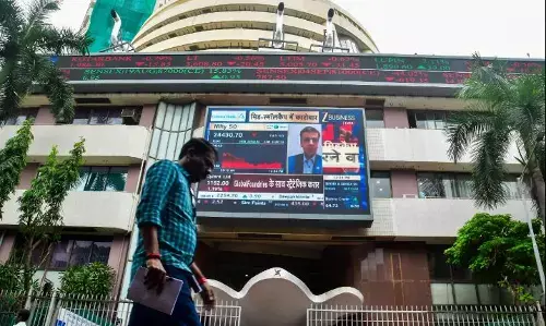Share Market: सेंसेक्स 905 अंक उछला, निवेशकों की चांदी, 5 लाख करोड़ की कमाई