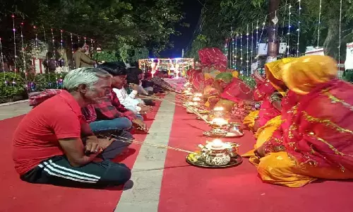UP News : जेल की चारदीवारी में भी कायम रहा करवा चौथ का प्रेम, 20 महिला बंदियों ने रखा निर्जला व्रत