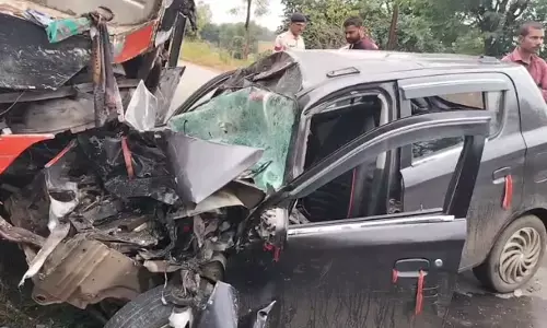 MP Accident : बस और कार की आमने-सामने भिड़ंत, तीन लोगों की मौत, बच्ची गंभीर रूप से घायल