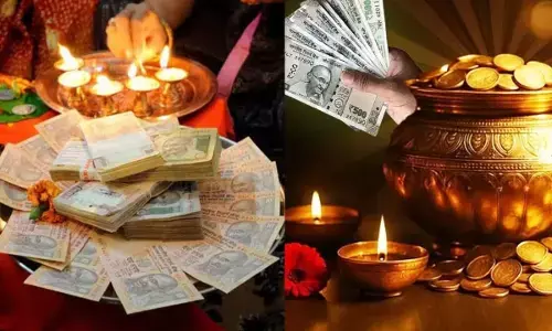 Dhanteras 2026: मां लक्ष्मी की कृपा चाहिए तो धनतेरस पर न करें ये गलती? जानें पैसे के लेनदेन से जुड़े नियम